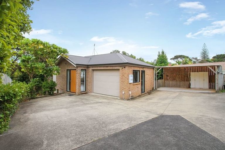 Photo of property in 3/69a Chivalry Road, Glenfield, Auckland, 0629