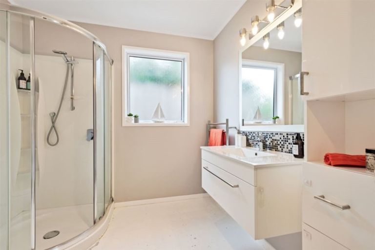 Photo of property in 15 Cunliffe Street, Johnsonville, Wellington, 6037