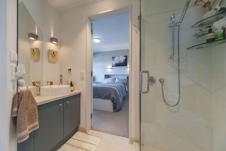 Photo of property in 11 Curnow Way, Kaiwharawhara, Wellington, 6035