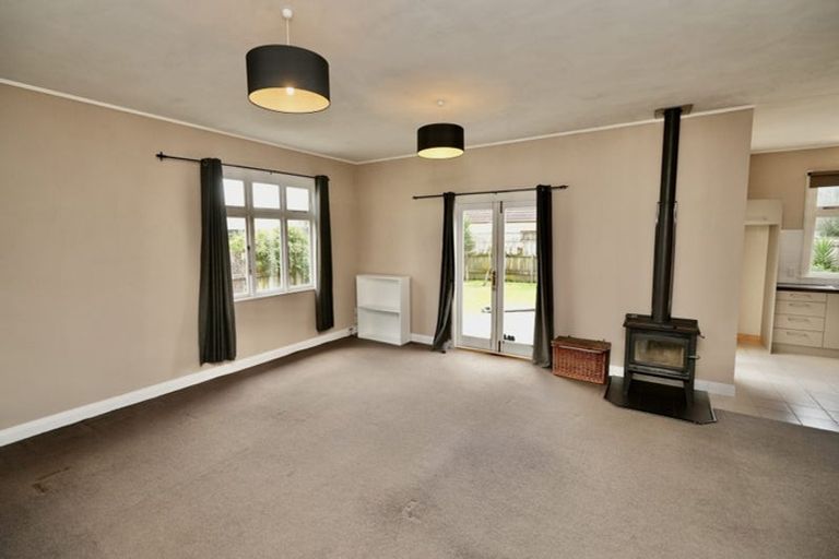 Photo of property in 27 Milverton Avenue, Hokowhitu, Palmerston North, 4410