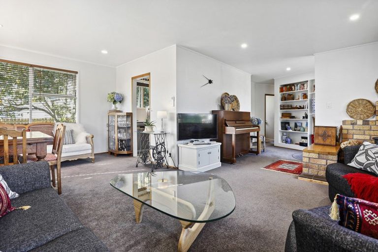 Photo of property in 25 Dalry Place, Mangere Bridge, Auckland, 2022