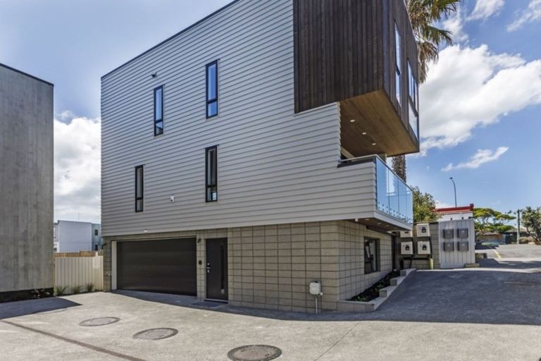 Photo of property in 67e Lake Road, Devonport, Auckland, 0624