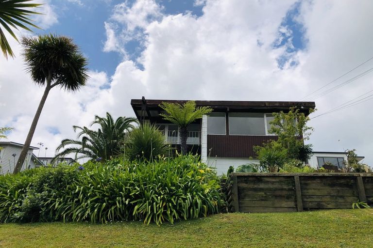 Photo of property in 1/11 Parr Terrace, Castor Bay, Auckland, 0620