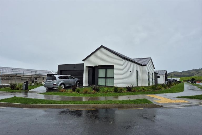 Photo of property in 33 Mataikokako Loop, Kawakawa Bay, 2585
