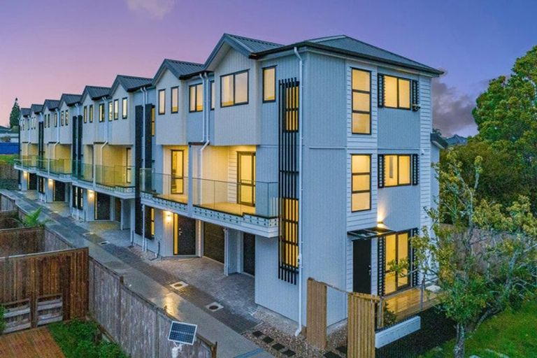 Photo of property in 5/17 Kingdale Road, Henderson, Auckland, 0610