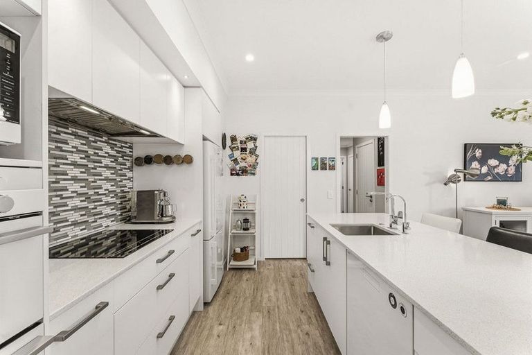 Photo of property in 37 Excelsa Place, Papamoa Beach, Papamoa, 3118