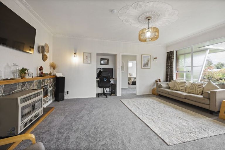 Photo of property in 2 Hood Place, Spotswood, New Plymouth, 4310