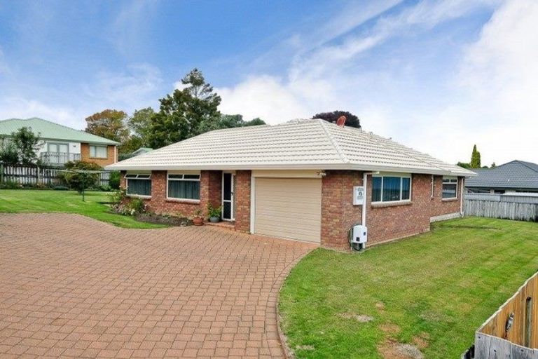 Photo of property in 8 Hollinger Place, Nawton, Hamilton, 3200