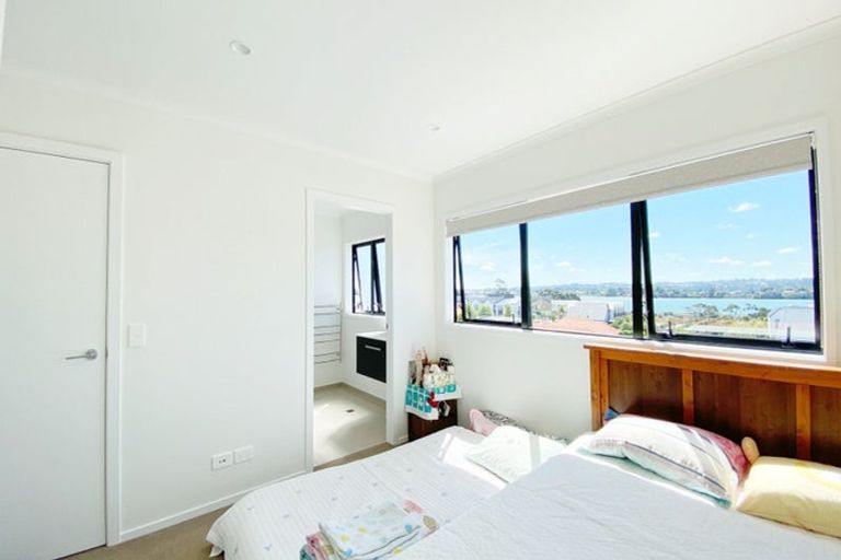 Photo of property in 5/2 Frances Bryers Road, Hobsonville, Auckland, 0616