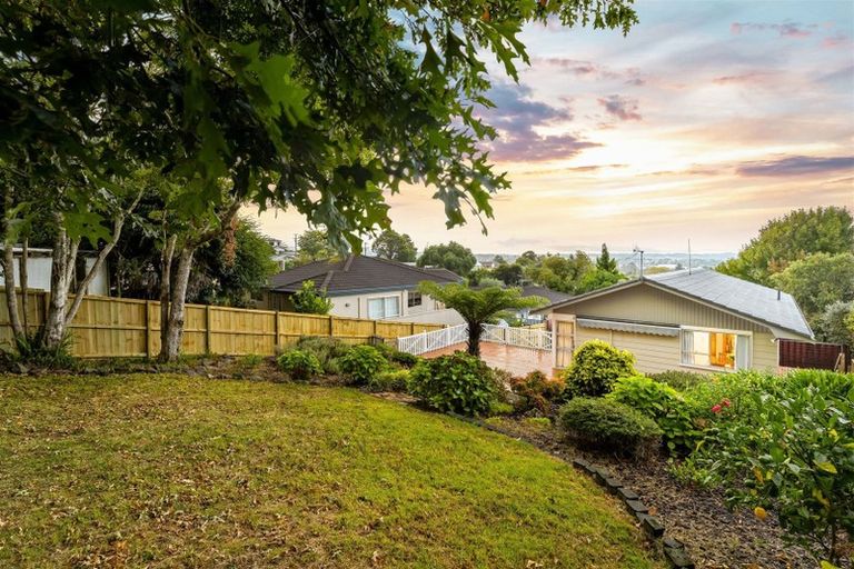 Photo of property in 2/4 Osmond Court, Sunnyvale, Auckland, 0612
