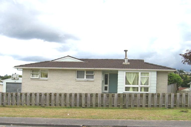 Photo of property in 30 Brougham Place, West Harbour, Auckland, 0618