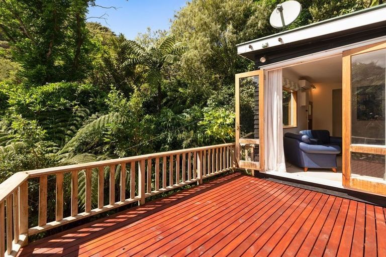 Photo of property in 8a Francis Bell Grove, Lowry Bay, Lower Hutt, 5013