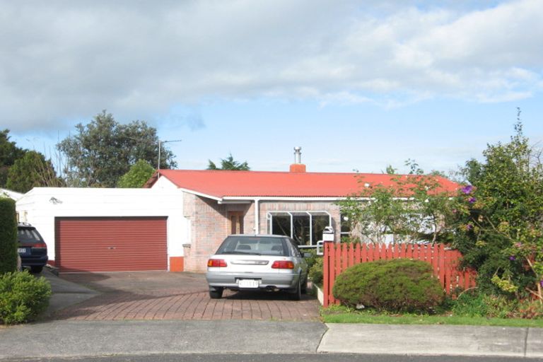 Photo of property in 10 Albertson Place, Manurewa, Auckland, 2102