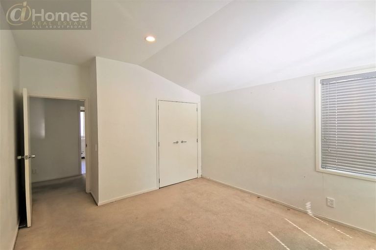 Photo of property in 39 Hewlett Road, Massey, Auckland, 0614