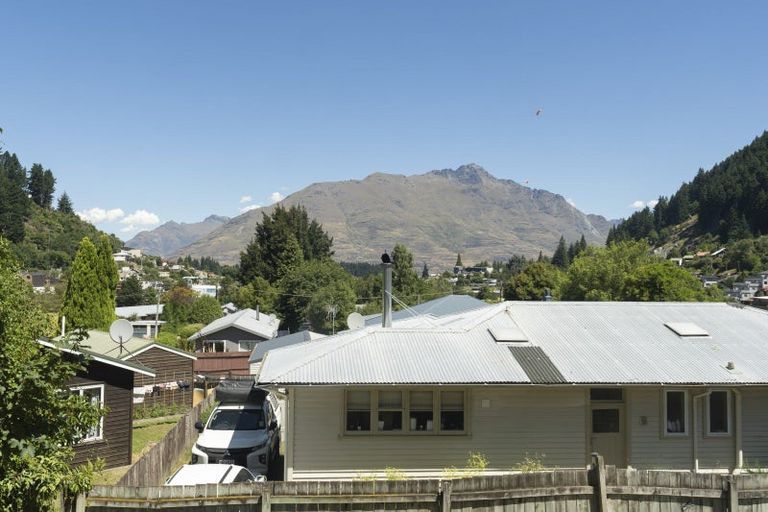 Photo of property in 22 Bowen Street, Queenstown, 9300