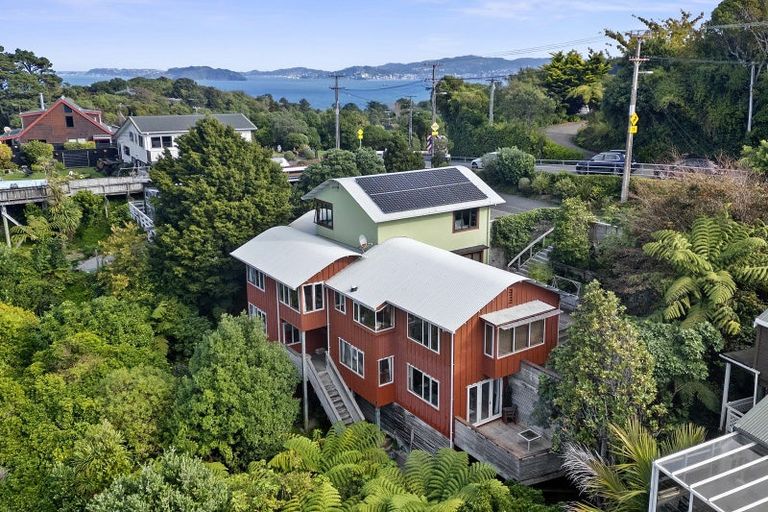 Photo of property in 12-12a Maungaraki Road, Korokoro, Lower Hutt, 5012