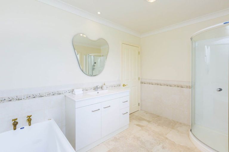 Photo of property in 51 Riverstone Drive, Riverstone Terraces, Upper Hutt, 5018