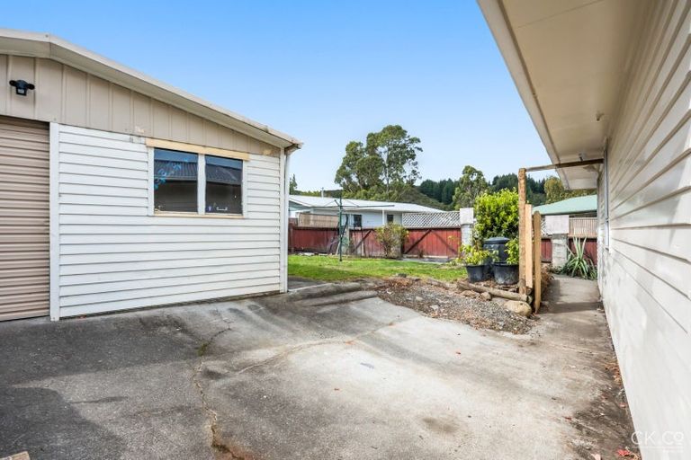 Photo of property in 4 Speargrass Grove, Timberlea, Upper Hutt, 5018