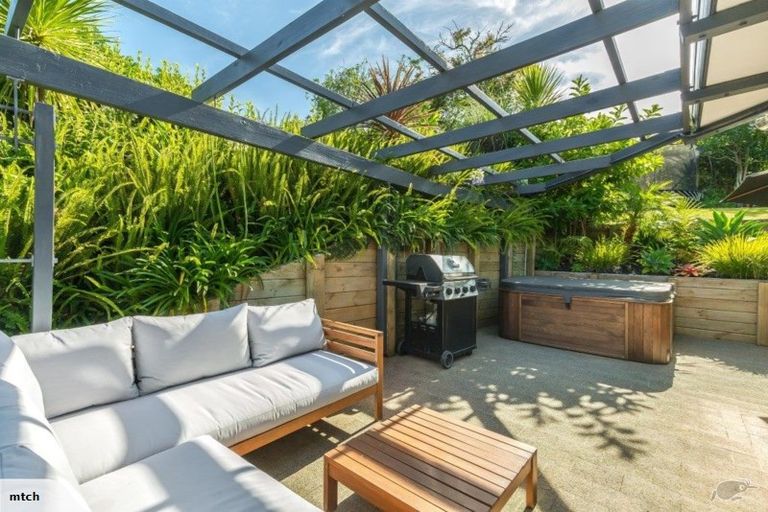Photo of property in 1/39 Seaton Road, Murrays Bay, Auckland, 0630