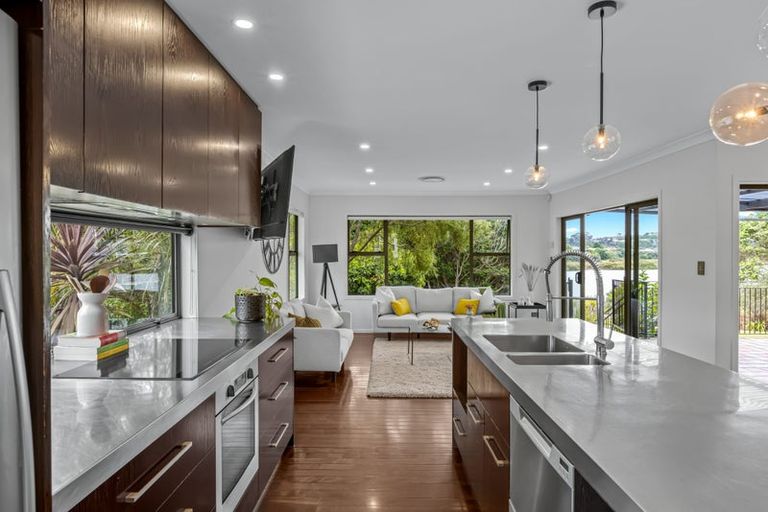 Photo of property in 2 Wharf Road, Te Atatu Peninsula, Auckland, 0610