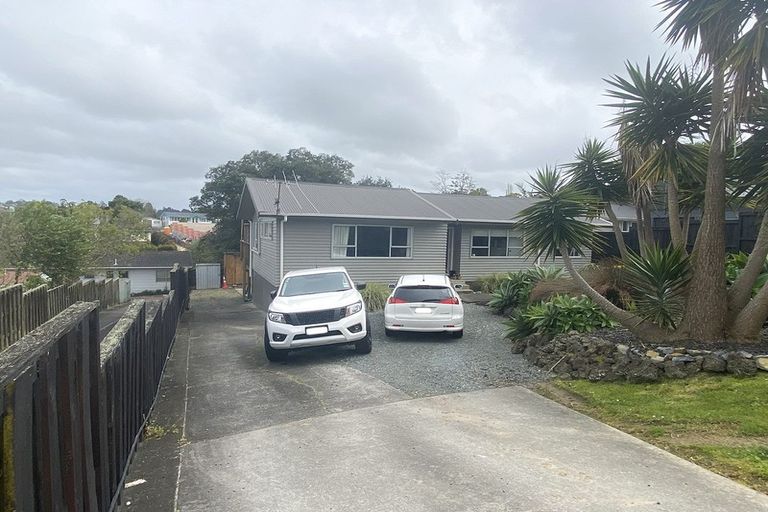Photo of property in 43 Redwood Drive, Massey, Auckland, 0614