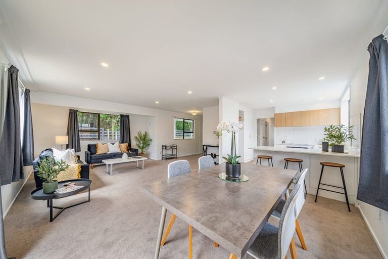 Photo of property in 13 King Charles Drive, Kingsley Heights, Upper Hutt, 5018