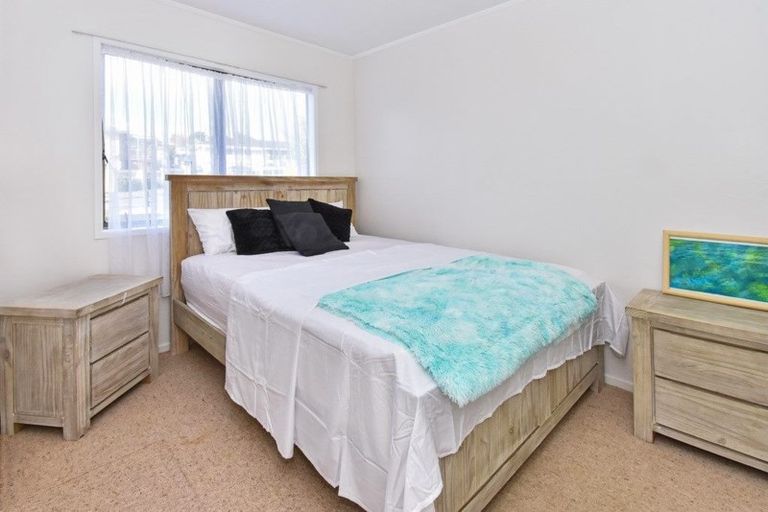 Photo of property in 3 Iris Place, Clendon Park, Auckland, 2103