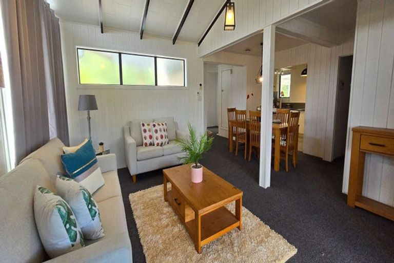 Photo of property in 13 Romney Place, Manurewa, Auckland, 2102