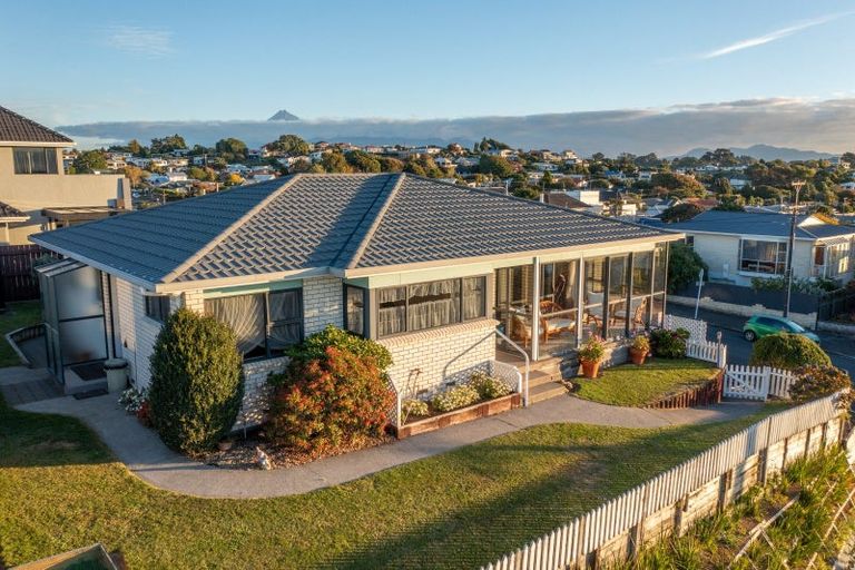 Photo of property in 47 Paynters Avenue, Strandon, New Plymouth, 4312