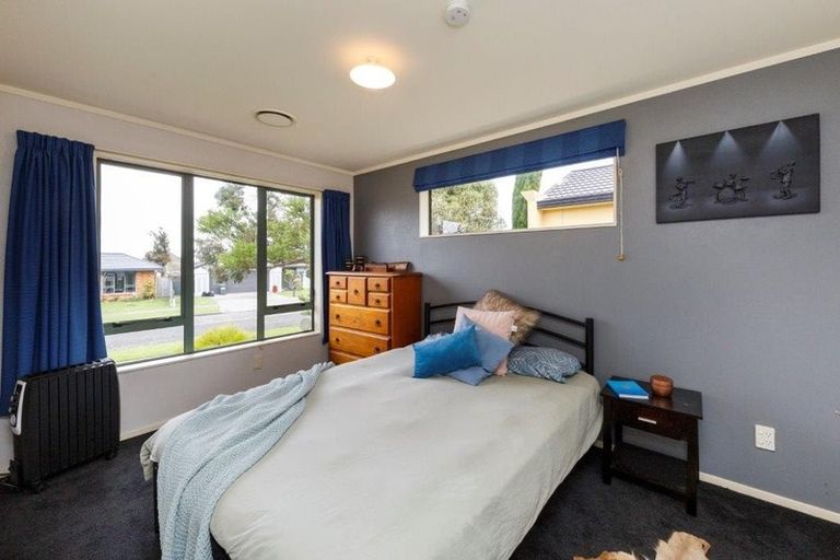 Photo of property in 3 Logan Way, Kelvin Grove, Palmerston North, 4414