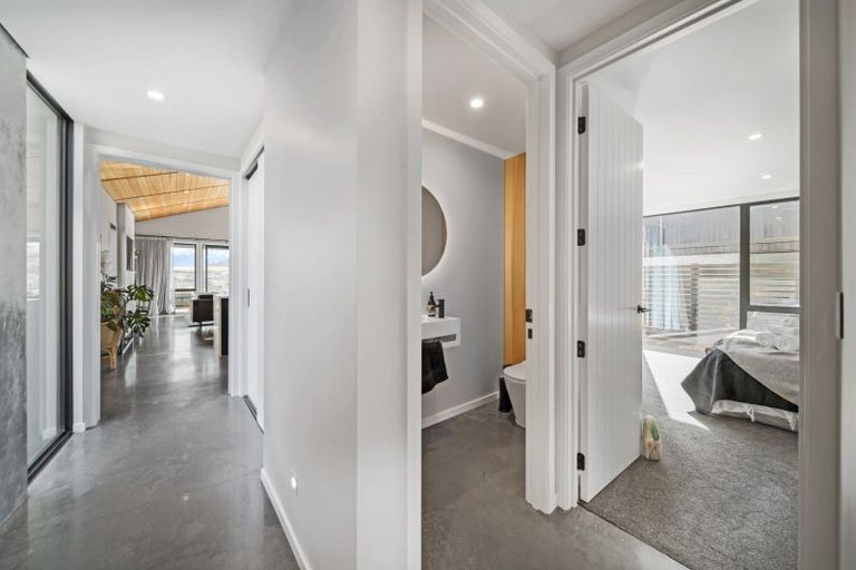 Photo of property in 17 Double Cone Road, Jacks Point, Queenstown, 9371