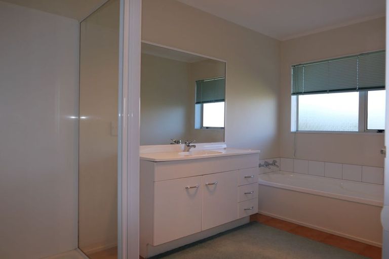 Photo of property in 69 Guildford Drive, Paraparaumu, 5032