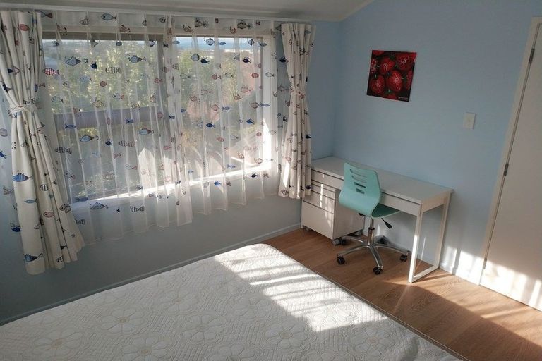 Photo of property in 2/6 Currey Crescent, Milford, Auckland, 0620