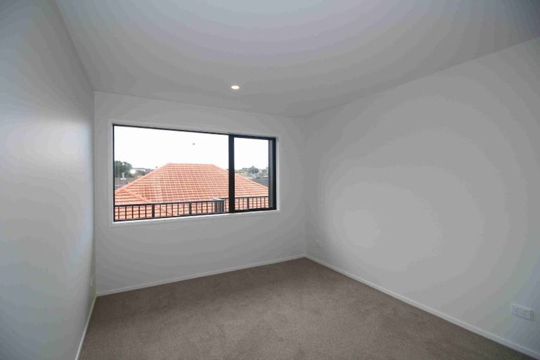 Photo of property in 1/122a Bucklands Beach Road, Bucklands Beach, Auckland, 2012