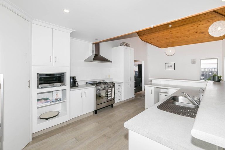 Photo of property in 2 Dallinger Street, St Andrews, Hamilton, 3200