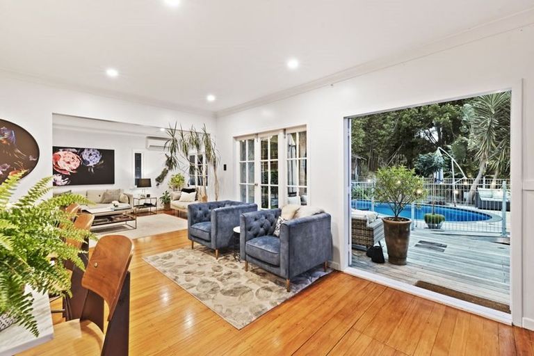 Photo of property in 24 Chatham Avenue, Paremoremo, Auckland, 0632