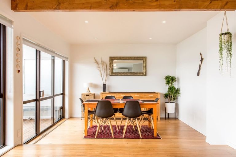 Photo of property in 85 Tiri Road, Tindalls Beach, Whangaparaoa, 0930