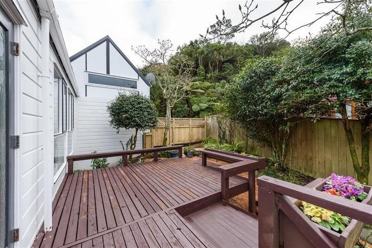 Photo of property in 35a Amapur Drive, Khandallah, Wellington, 6035