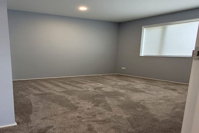 Photo of property in 37 Santa Monica Place, Goodwood Heights, Auckland, 2105