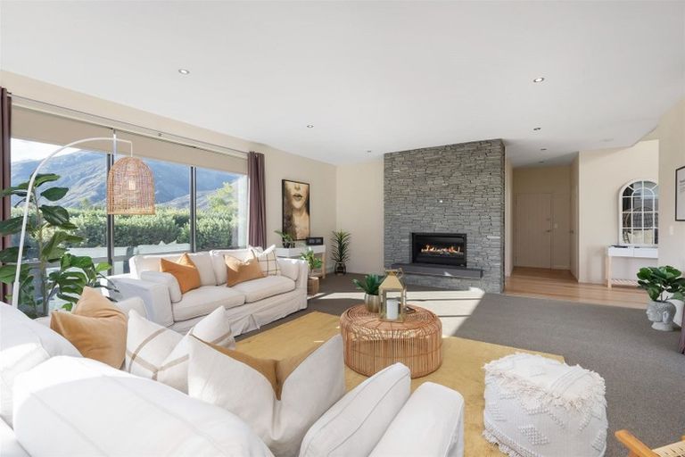 Photo of property in 42 Rere Road, Lake Hayes, Queenstown, 9304