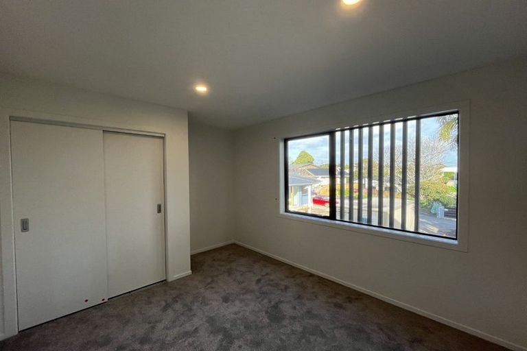Photo of property in 7/157 Beach Haven Road, Beach Haven, Auckland, 0626