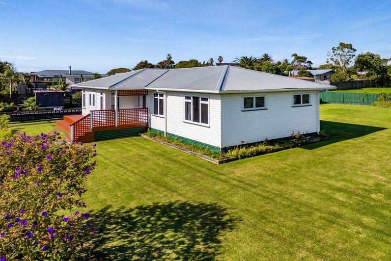 Photo of property in 6 Mace Terrace, Oakura, 4314