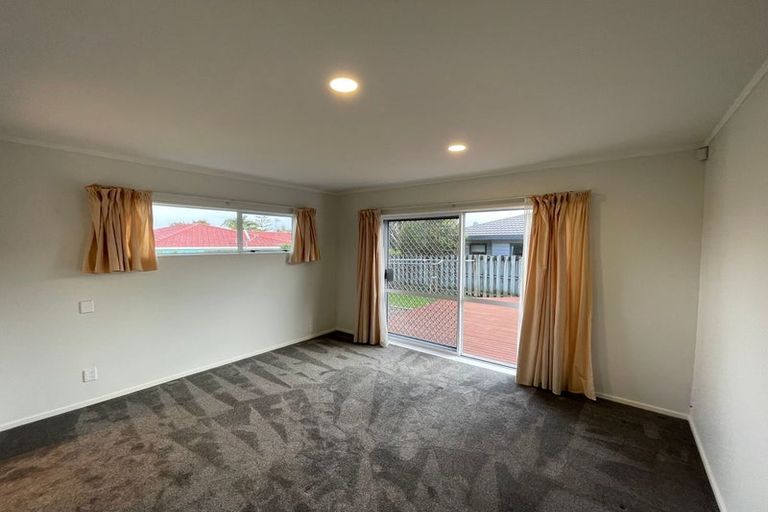 Photo of property in 38 Frank Nobilo Drive, Golflands, Auckland, 2013
