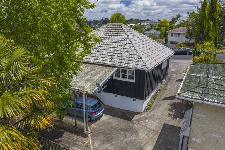 Photo of property in 1/2 Varlene Terrace, Forrest Hill, Auckland, 0620