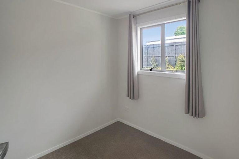 Photo of property in 15 Queen Mary Avenue, New Lynn, Auckland, 0600