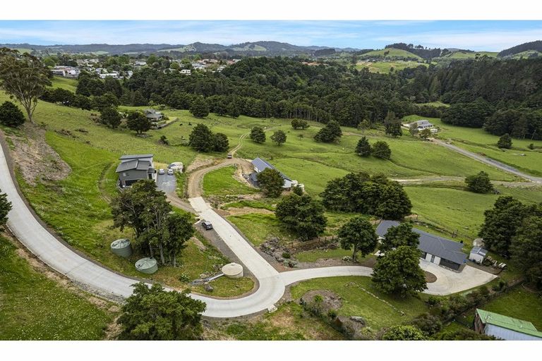 Photo of property in 4 Watercourse Way, Tikipunga, Whangarei, 0112