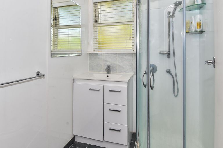 Photo of property in 5 Barnard Place, Manurewa East, Auckland, 2102