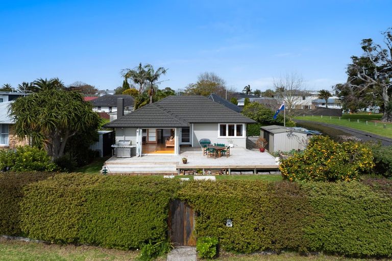Photo of property in 26 Durham Street, Te Atatu Peninsula, Auckland, 0610