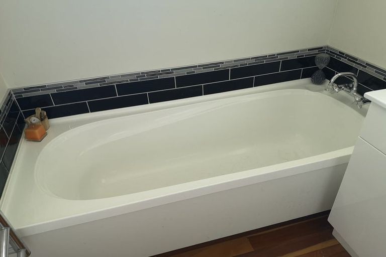 Photo of property in 2 Carrington Avenue, Hillcrest, Hamilton, 3216