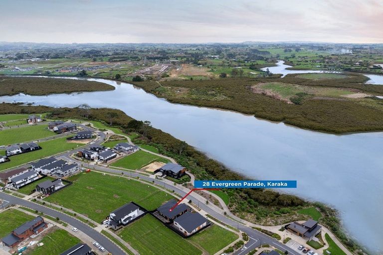 Photo of property in 28 Evergreen Parade, Rosehill, Papakura, 2113